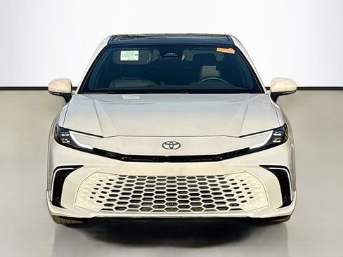 Used 2025 Toyota Camry XSE FWD image 2