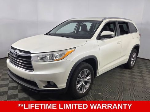 Used 2023 Toyota Highlander LE image 3