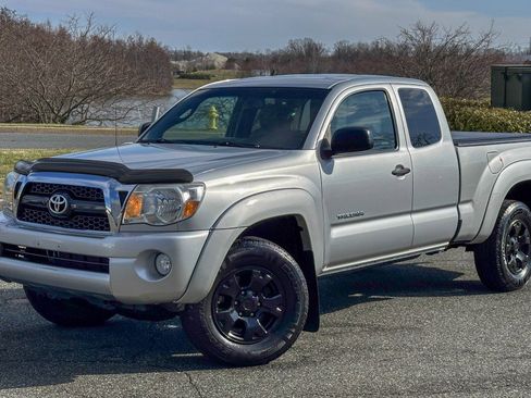 Used 2011 Toyota Tacoma w/ SR5 Pkg #2 image 3