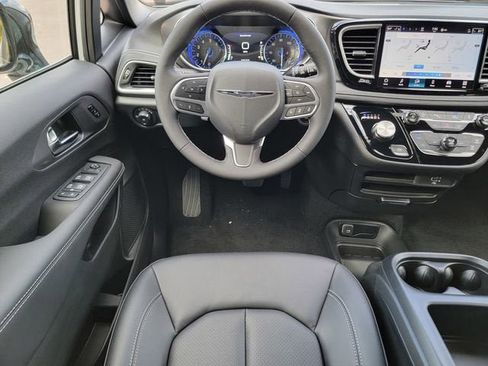 New 2026 Chrysler Pacifica Select image 31