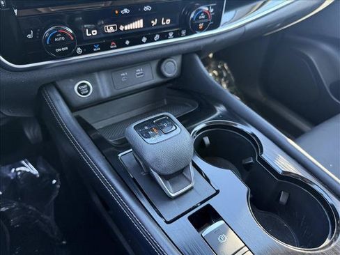 Used 2023 Nissan Rogue SL w/ SL Premium Package FWD image 16