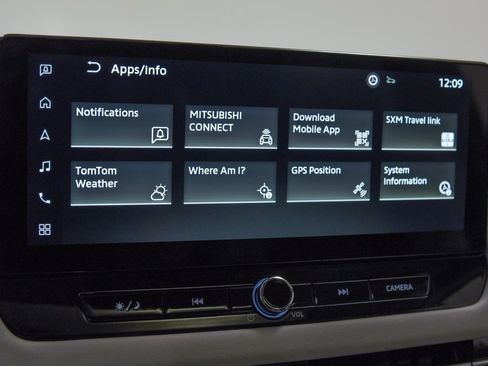 Used 2025 Mitsubishi Outlander SE image 18