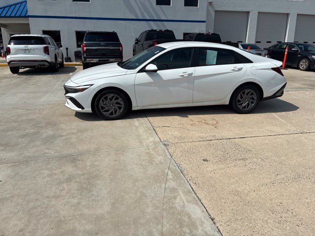 Used 2024 Hyundai Elantra SEL FWD image 14
