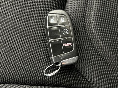 Used 2018 Jeep Renegade Latitude w/ Cold Weather Group AWD/4WD image 41