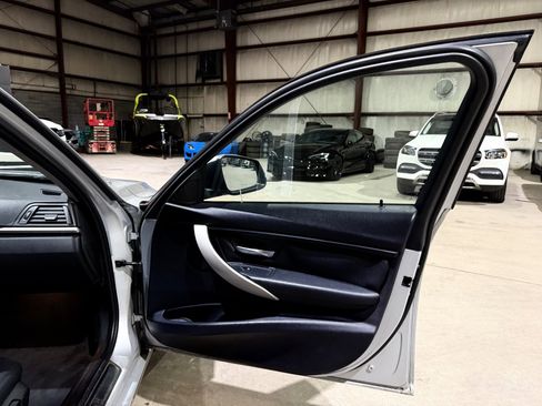 Used 2014 BMW 320i Sedan RWD image 23