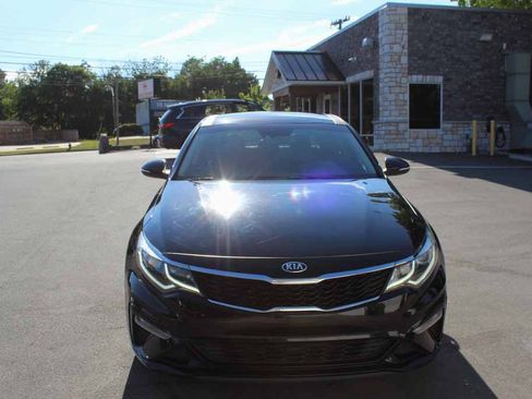 Used 2020 Kia Optima SE FWD image 2