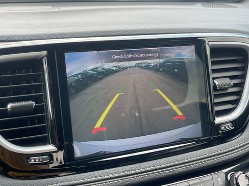 Used 2025 Chrysler Pacifica Limited FWD image 23