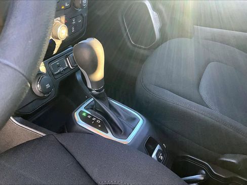 Used 2023 Jeep Renegade Latitude image 14