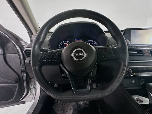 Used 2024 Nissan Altima 2.5 S FWD image 13