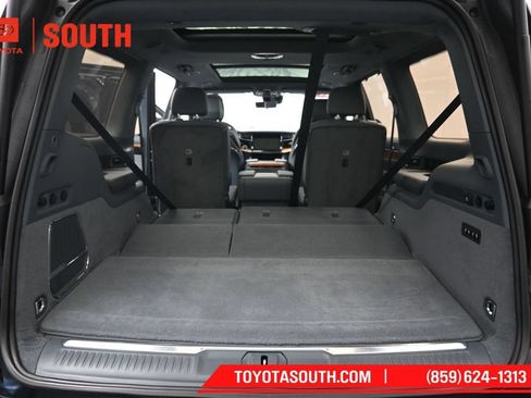 Used 2022 Jeep Grand Wagoneer Series III AWD/4WD image 37