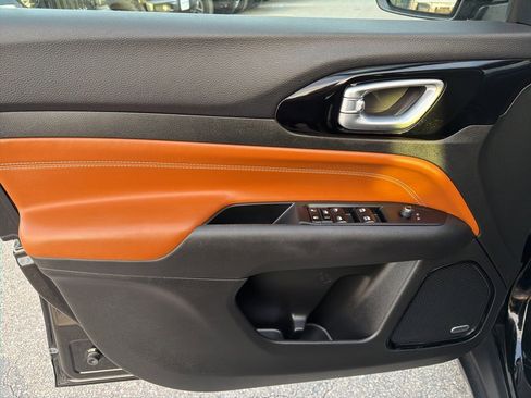 Certified 2024 Jeep Compass Limited w/ Sun and Sound Group image 3