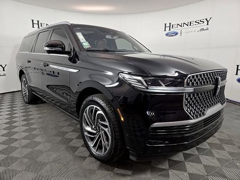 New 2025 Lincoln Navigator L Reserve AWD/4WD image 3