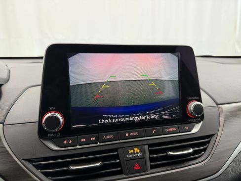 Used 2025 Nissan Altima 2.5 SV image 13