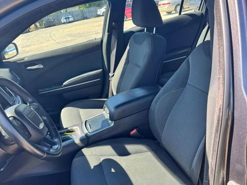 Used 2018 Dodge Charger SXT RWD image 11