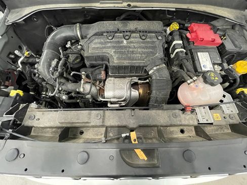 Used 2023 Jeep Renegade Latitude AWD/4WD image 32