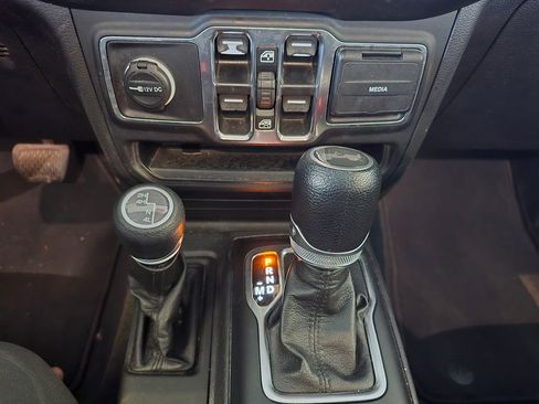 Used 2023 Jeep Wrangler Unlimited Sport AWD/4WD image 11