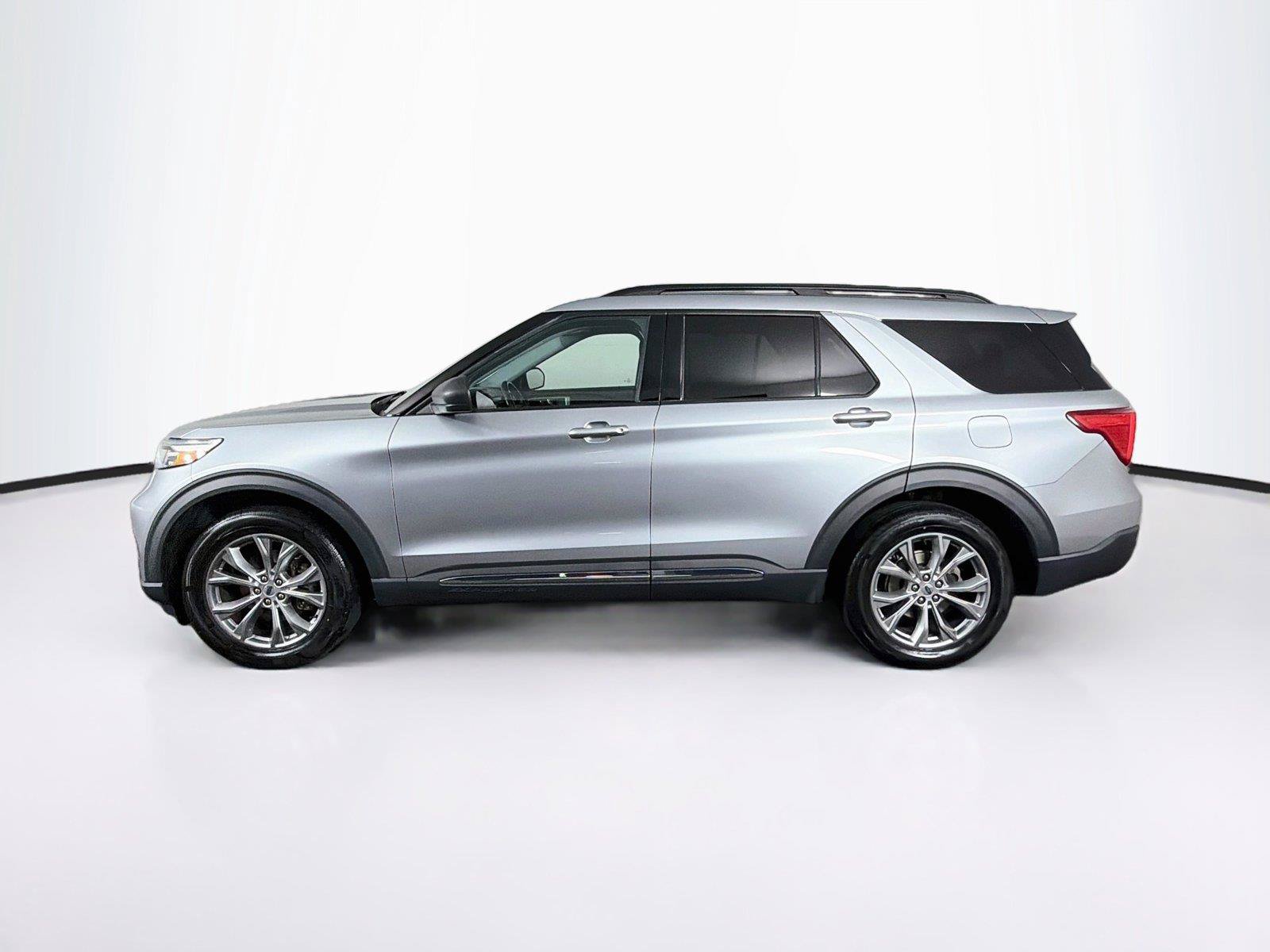 Used 2022 Ford Explorer XLT w/ Equipment Group 202A AWD/4WD image 8