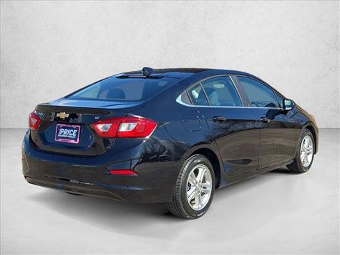 Used 2018 Chevrolet Cruze LT w/ Convenience Package image 5