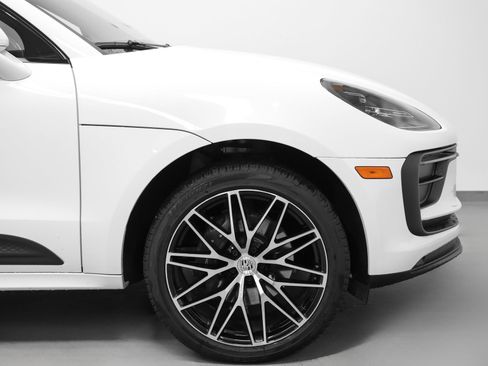 Certified 2023 Porsche Macan AWD/4WD image 14