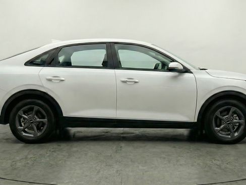 Used 2025 Kia K4 LXS image 11