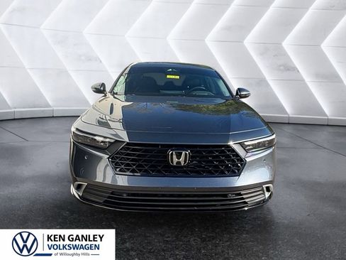 Used 2025 Honda Accord Touring image 2