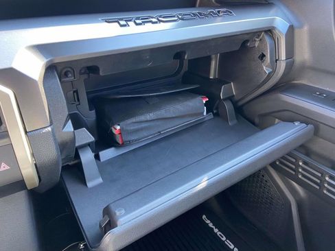 Used 2025 Toyota Tacoma SR5 image 29