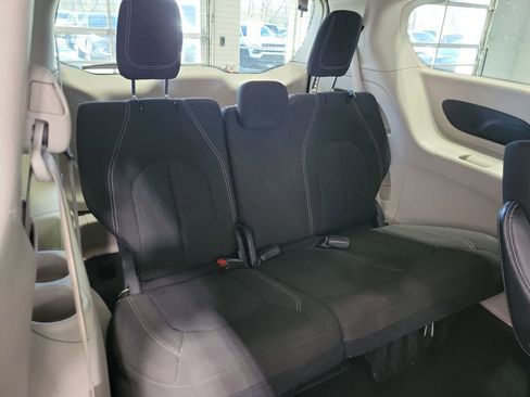 Used 2023 Chrysler Voyager LX image 21