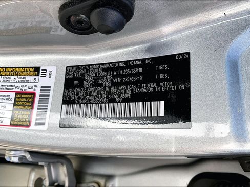 Certified 2024 Toyota Highlander XLE image 36