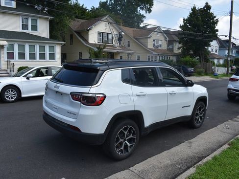 Used 2025 Jeep Compass Limited AWD/4WD image 5