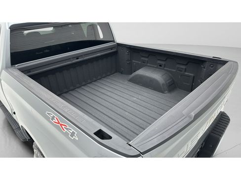 Used 2024 Chevrolet Silverado 1500 LT AWD/4WD image 8