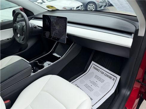 Used 2021 Tesla Model Y Long Range AWD/4WD image 30