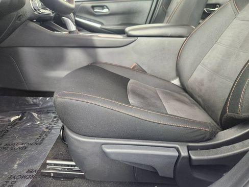 Certified 2025 Nissan Sentra SR FWD image 14