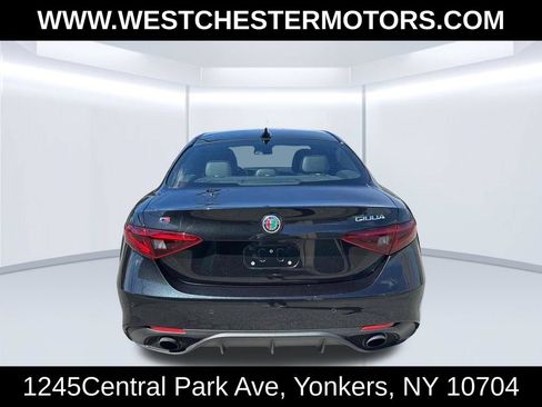Used 2023 Alfa Romeo Giulia Veloce RWD image 5