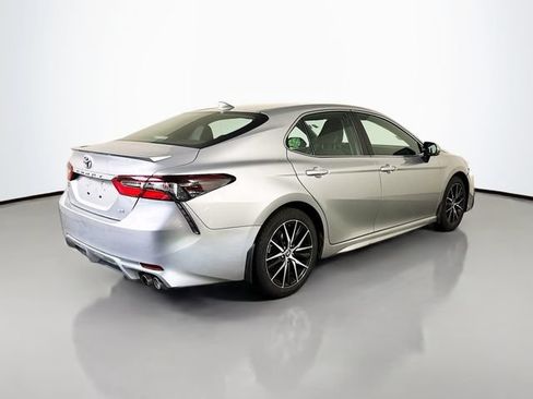 Used 2023 Toyota Camry SE w/ Cold Weather Package FWD image 6