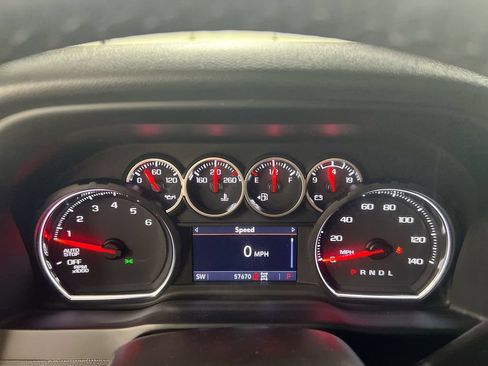 Used 2022 Chevrolet Silverado 1500 LT w/ Z71 Off-Road Package AWD/4WD image 11