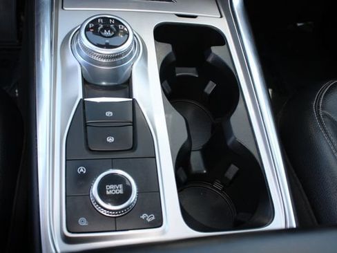 Used 2020 Ford Explorer XLT w/ Equipment Group 202A AWD/4WD image 18