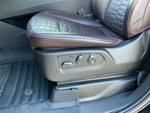 Used 2023 Cadillac Escalade ESV Sport Platinum AWD/4WD image 13