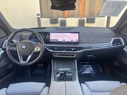 Used 2025 BMW X5 sDrive40i w/ Climate Comfort Package RWD image 13