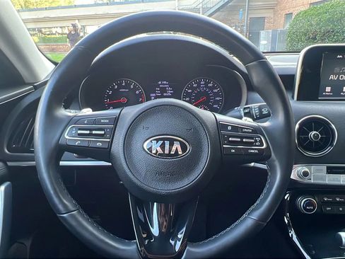 Used 2018 Kia Stinger RWD image 25