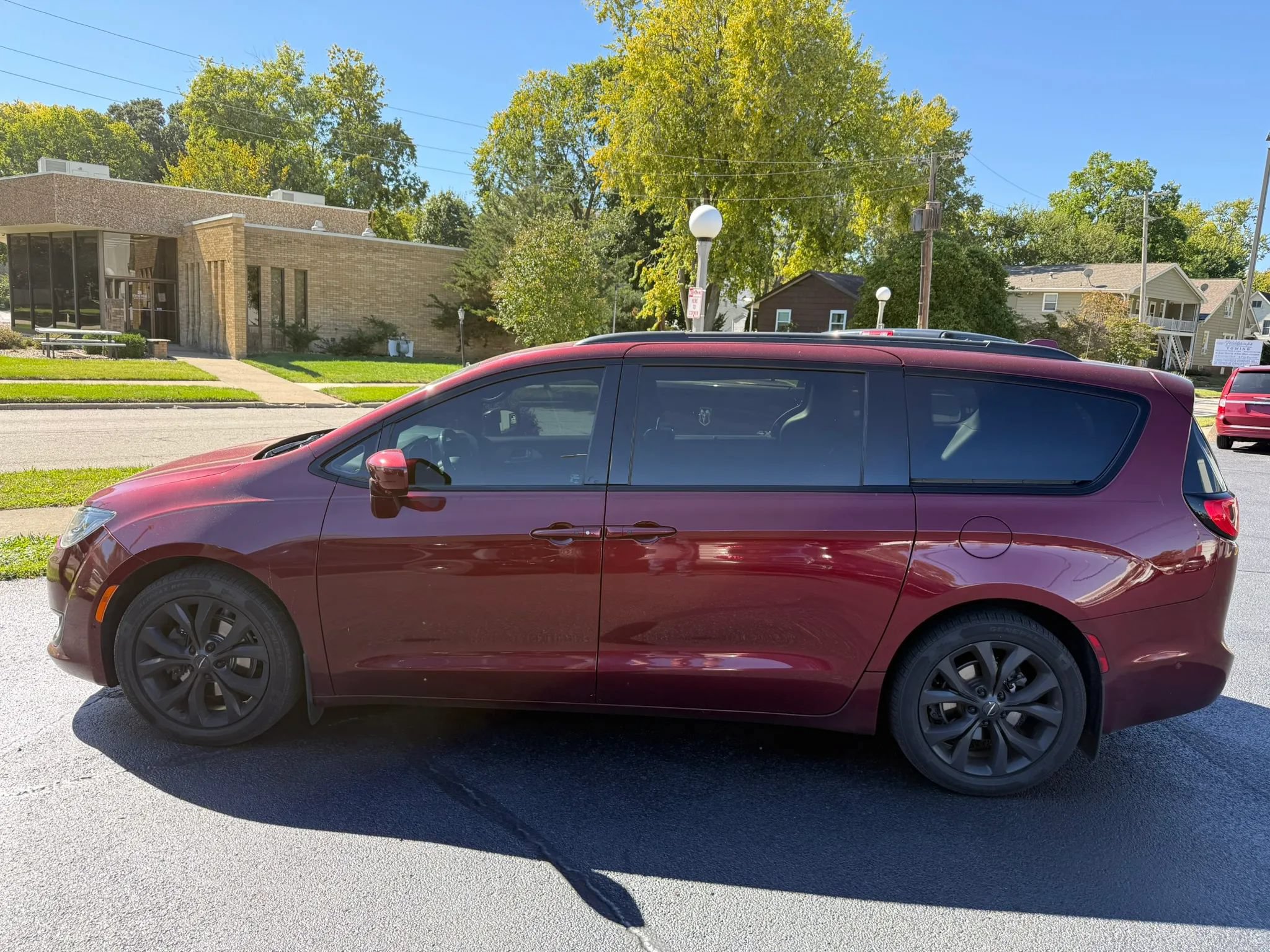 Used 2018 Chrysler Pacifica Touring-L Plus FWD image 1
