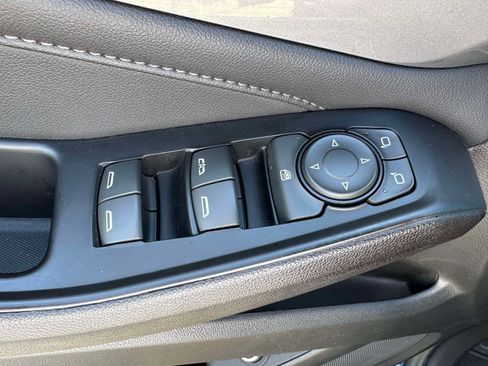 Used 2023 Chevrolet Traverse LT FWD image 18