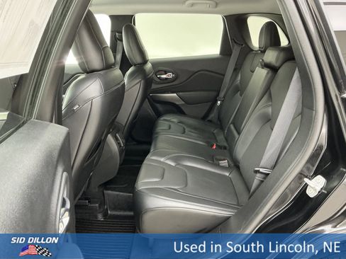 Used 2021 Jeep Cherokee Latitude Lux w/ Mopar Interior Package image 19