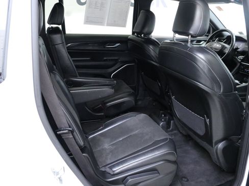 Used 2021 Jeep Grand Cherokee L Laredo image 25