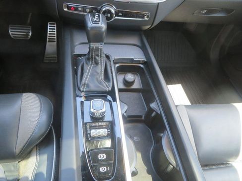 Used 2020 Volvo XC60 T6 R-Design image 20