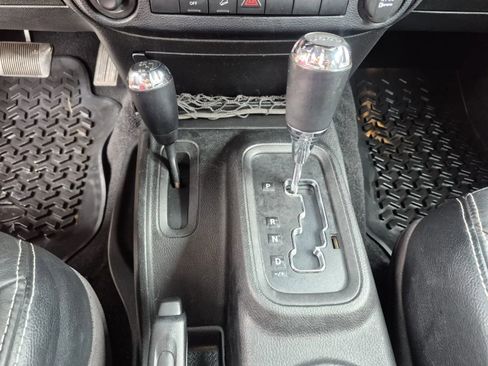 Used 2013 Jeep Wrangler Unlimited Sport AWD/4WD image 21