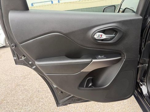 Used 2019 Jeep Cherokee Limited w/ Technology Group image 40