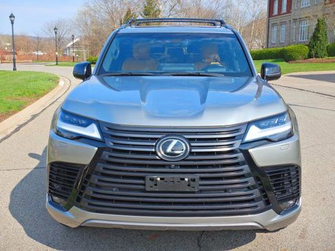Used 2023 Lexus LX 600 4WD w/ Appearance Package image 7
