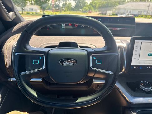 Used 2025 Ford Expedition Tremor AWD/4WD image 16