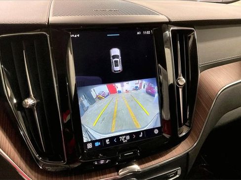 Certified 2023 Volvo XC60 B5 Ultimate w/ Climate Package image 22