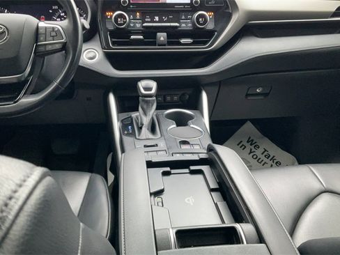 Used 2020 Toyota Highlander XLE image 23